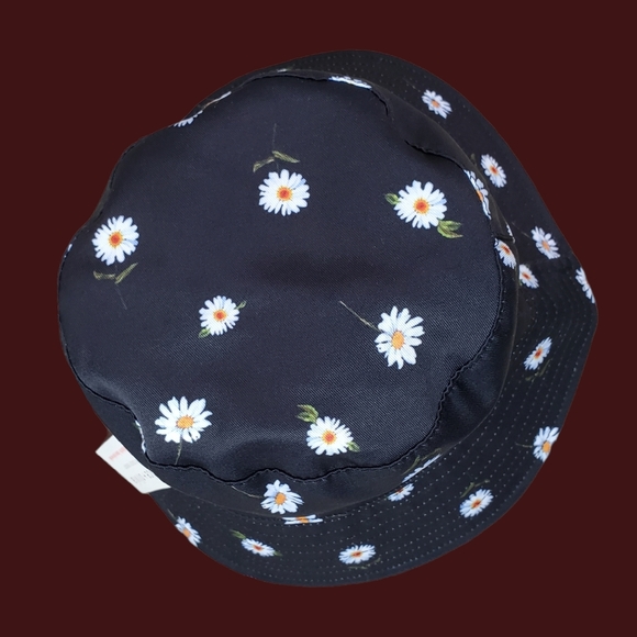 ALICE & OLIVIA Daisy Print Reversible Bucket Hat - Picture 3 of 9
